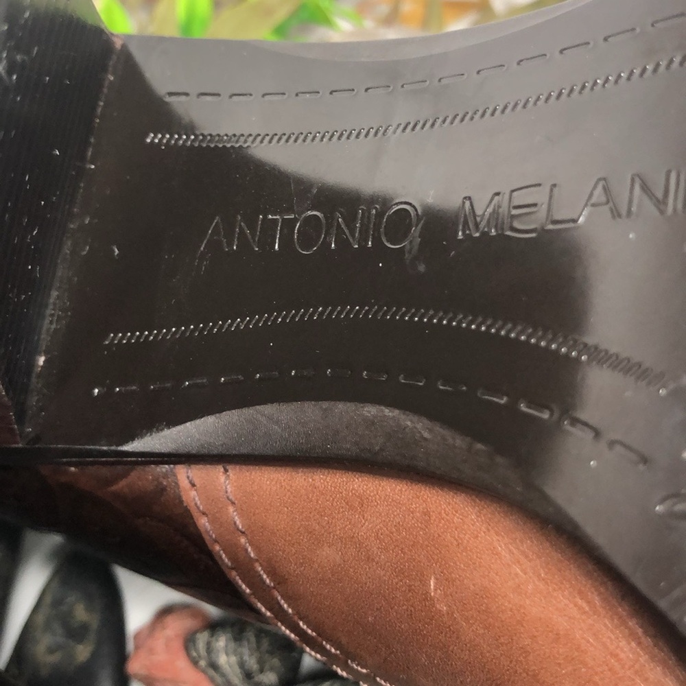 Antonio Mernio Ankle Heeled Bootie Embossed Tooled Leather Bendable Size 9 Boot - Picture 9 of 16